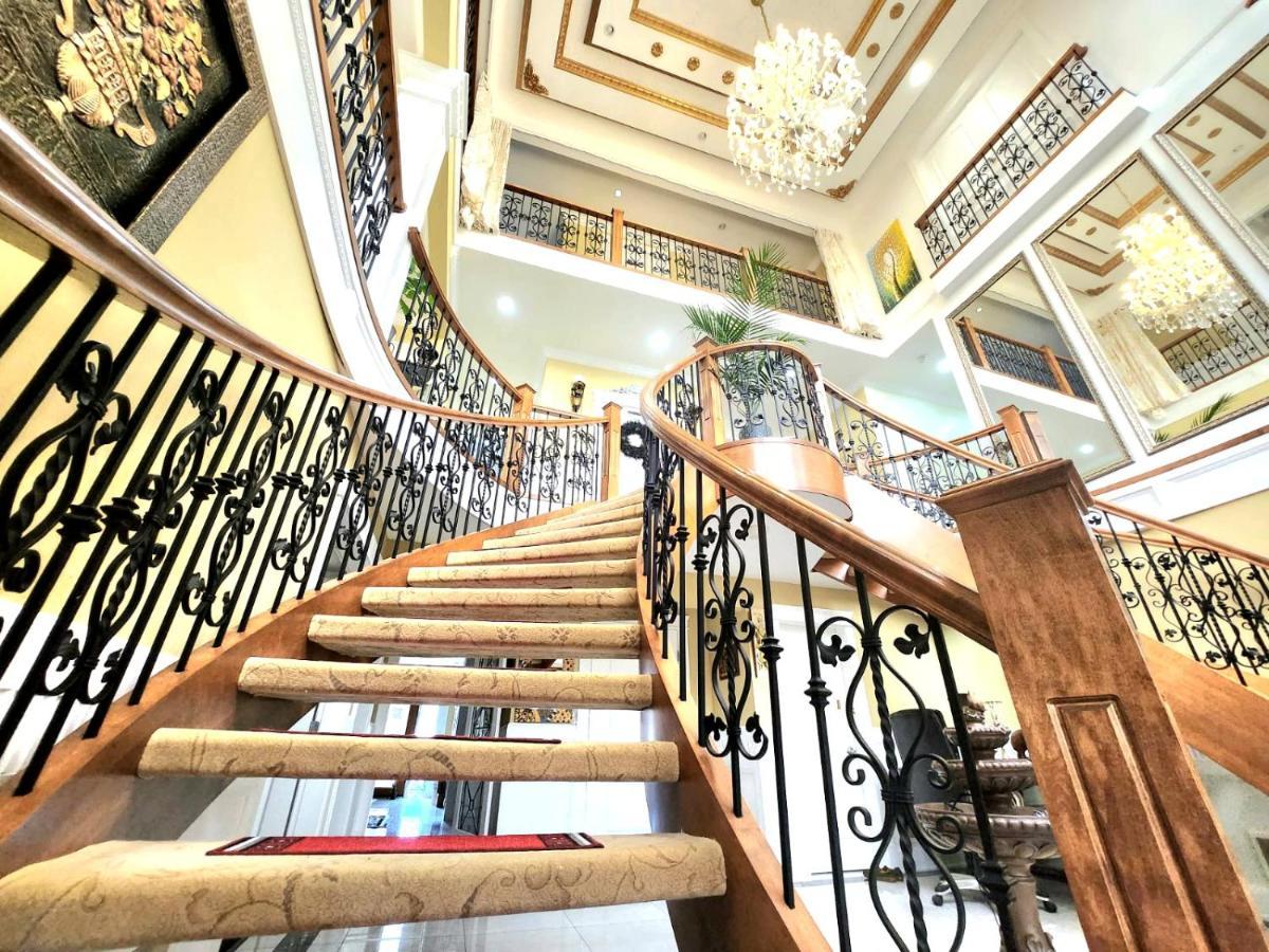 Empire Palace Otel Surrey Dış mekan fotoğraf